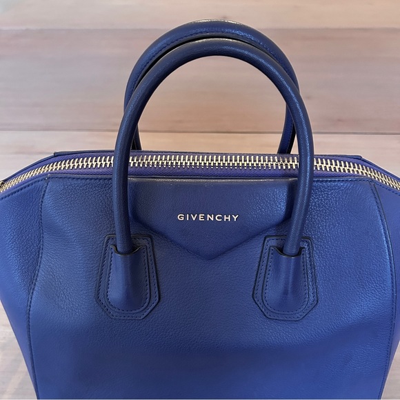Givenchy Medium Blue Antigona - Picture 6 of 17
